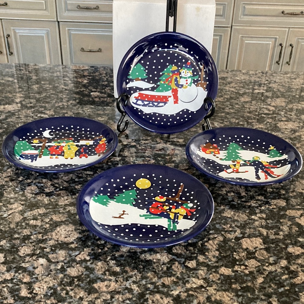 LILLIAN VERNON VINTAGE CHRISTMAS SNACK/ DESSERT PLATES SET OF 4 NWT